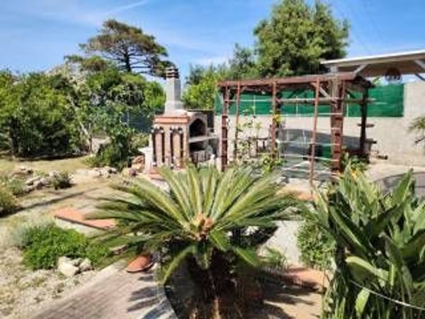 casa indipendente in vendita a Marciana