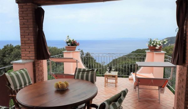 casa indipendente in vendita a Marciana