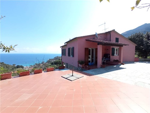 casa indipendente in vendita a Marciana