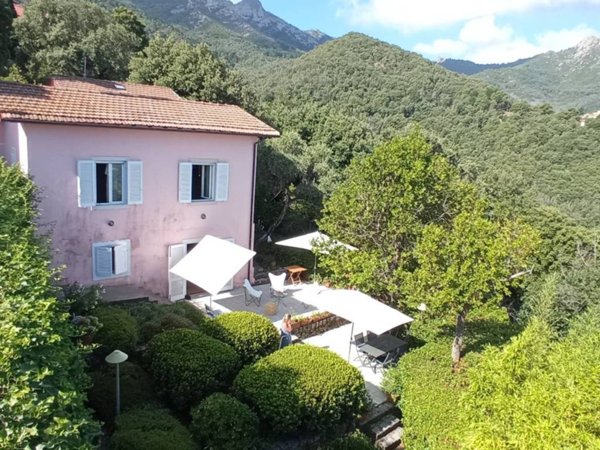 casa indipendente in vendita a Marciana