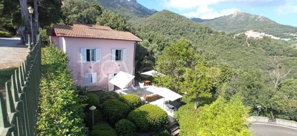 casa indipendente in vendita a Marciana