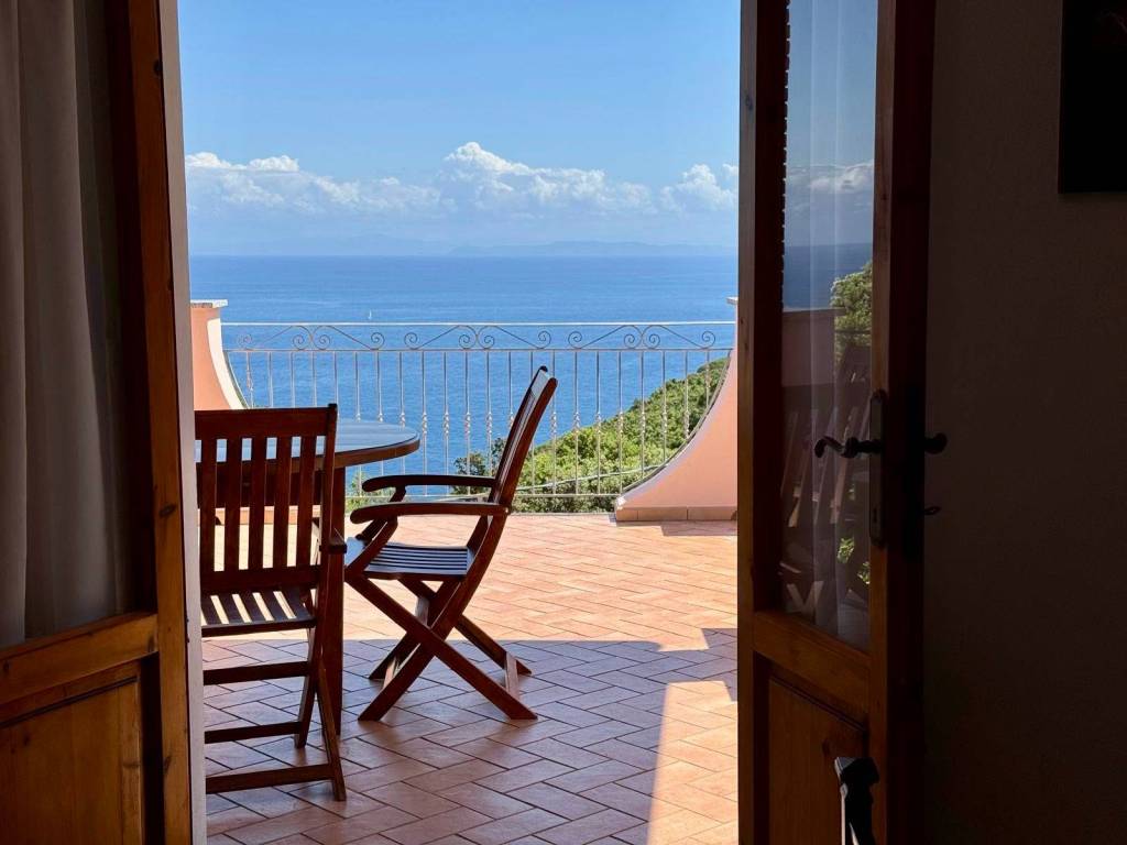 casa indipendente in vendita a Marciana