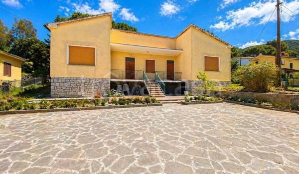 casa indipendente in vendita a Marciana