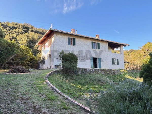 casa indipendente in vendita a Marciana