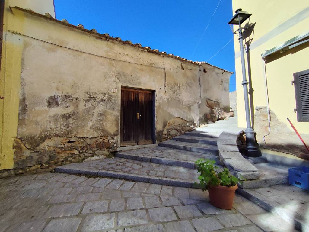 casa indipendente in vendita a Marciana