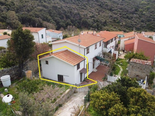casa indipendente in vendita a Marciana