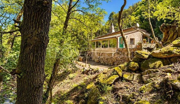 casa indipendente in vendita a Marciana