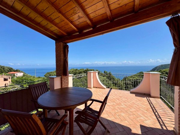 casa indipendente in vendita a Marciana