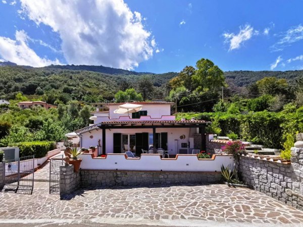 casa indipendente in vendita a Marciana