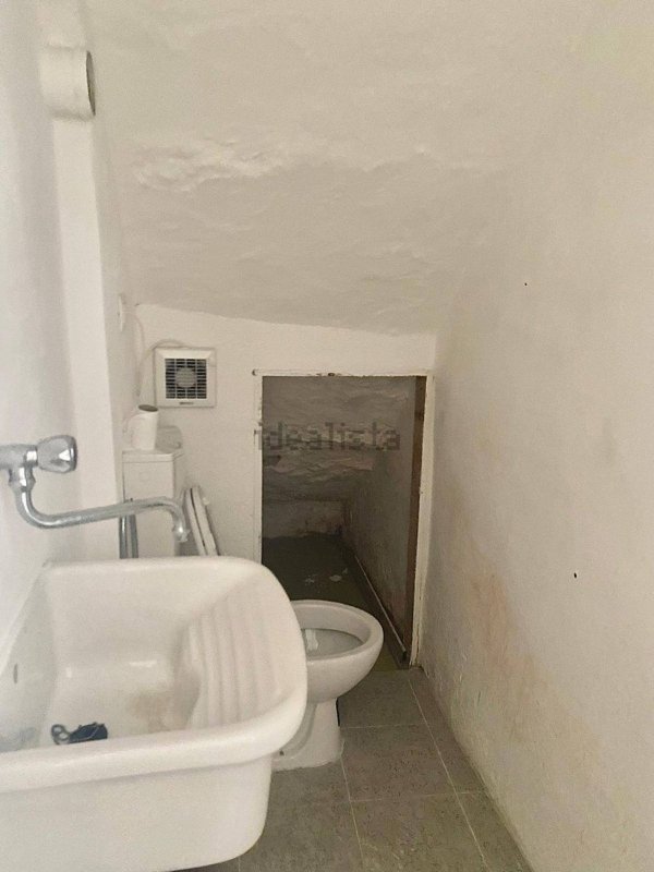 locale di sgombero in vendita a Marciana Marina