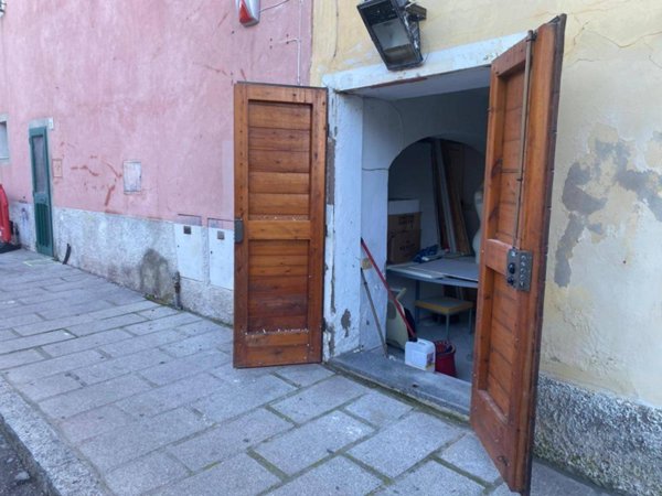 locale di sgombero in vendita a Marciana Marina