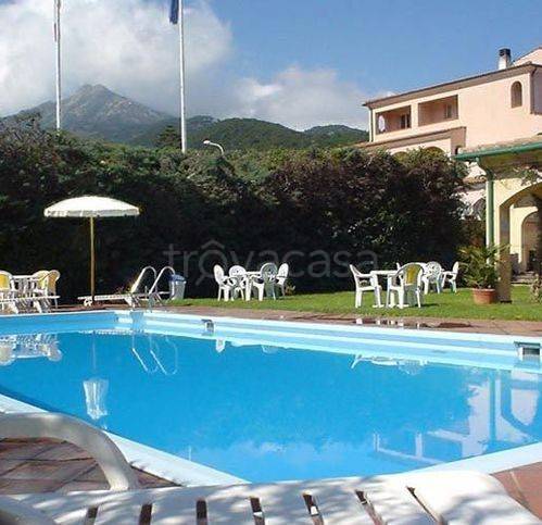 locale di sgombero in vendita a Marciana Marina