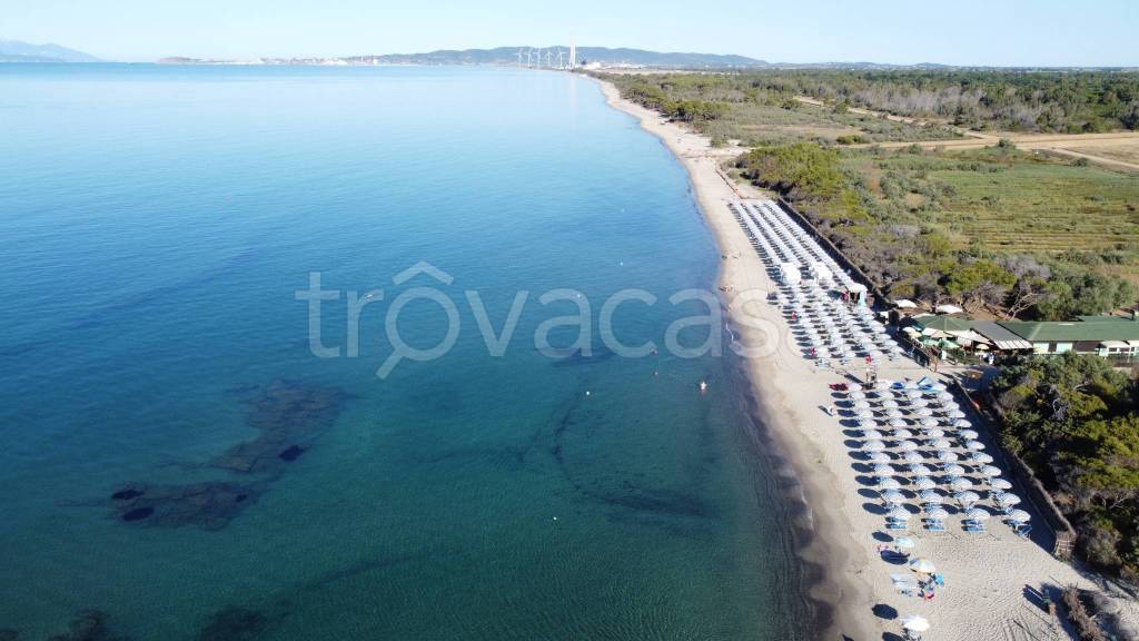 locale commerciale in vendita a Piombino