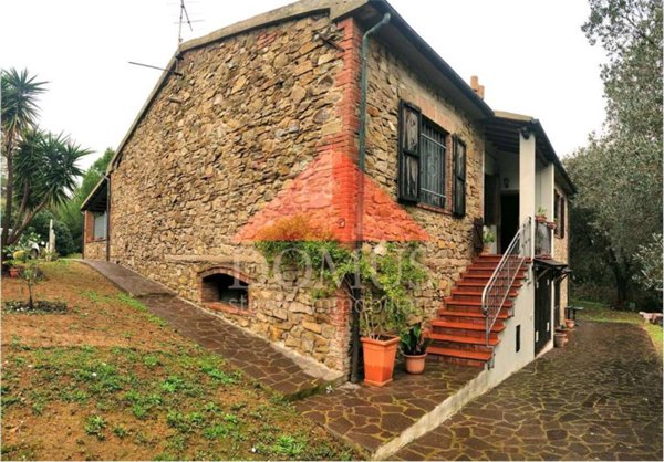 casa indipendente in vendita a Piombino