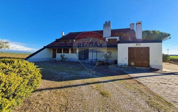 casa indipendente in vendita a Piombino