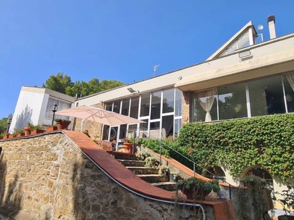 casa indipendente in vendita a Piombino in zona Baratti