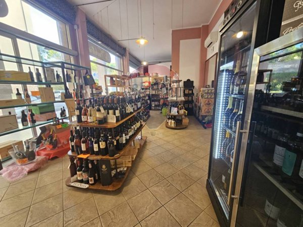 negozio in vendita a Piombino