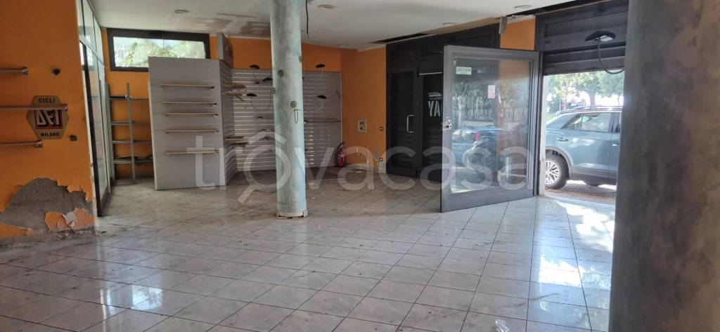 negozio in vendita a Piombino