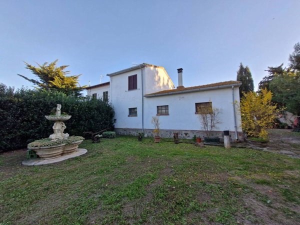 casa indipendente in vendita a Piombino