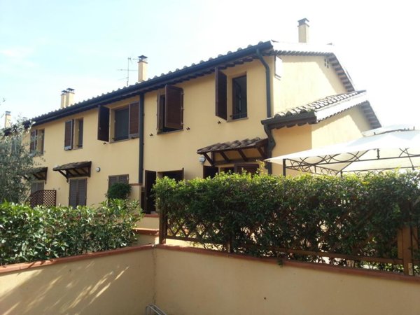 casa indipendente in vendita a Piombino