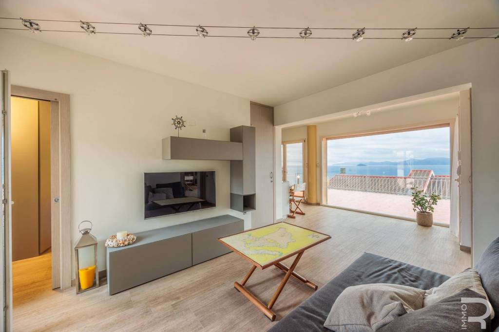 casa indipendente in vendita a Piombino
