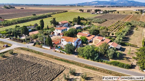 casa indipendente in vendita a Piombino
