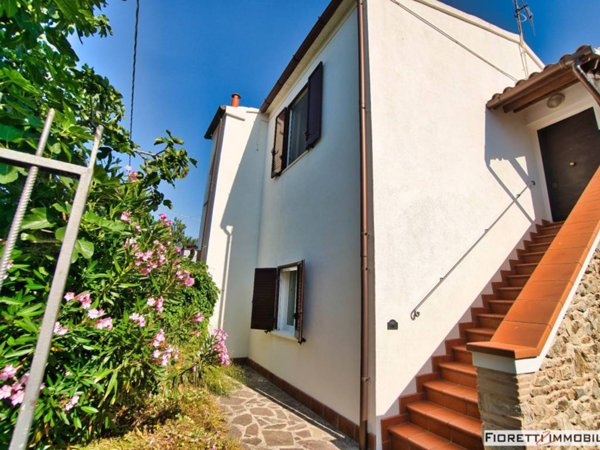 casa indipendente in vendita a Piombino