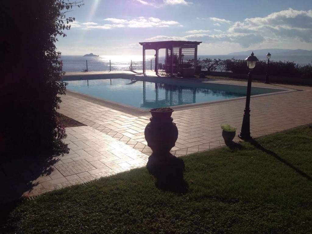 casa indipendente in vendita a Piombino