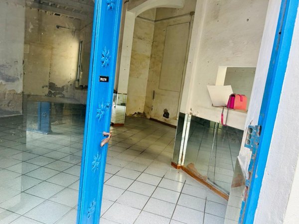 locale commerciale in vendita a Piombino