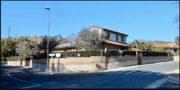 casa indipendente in vendita a Piombino