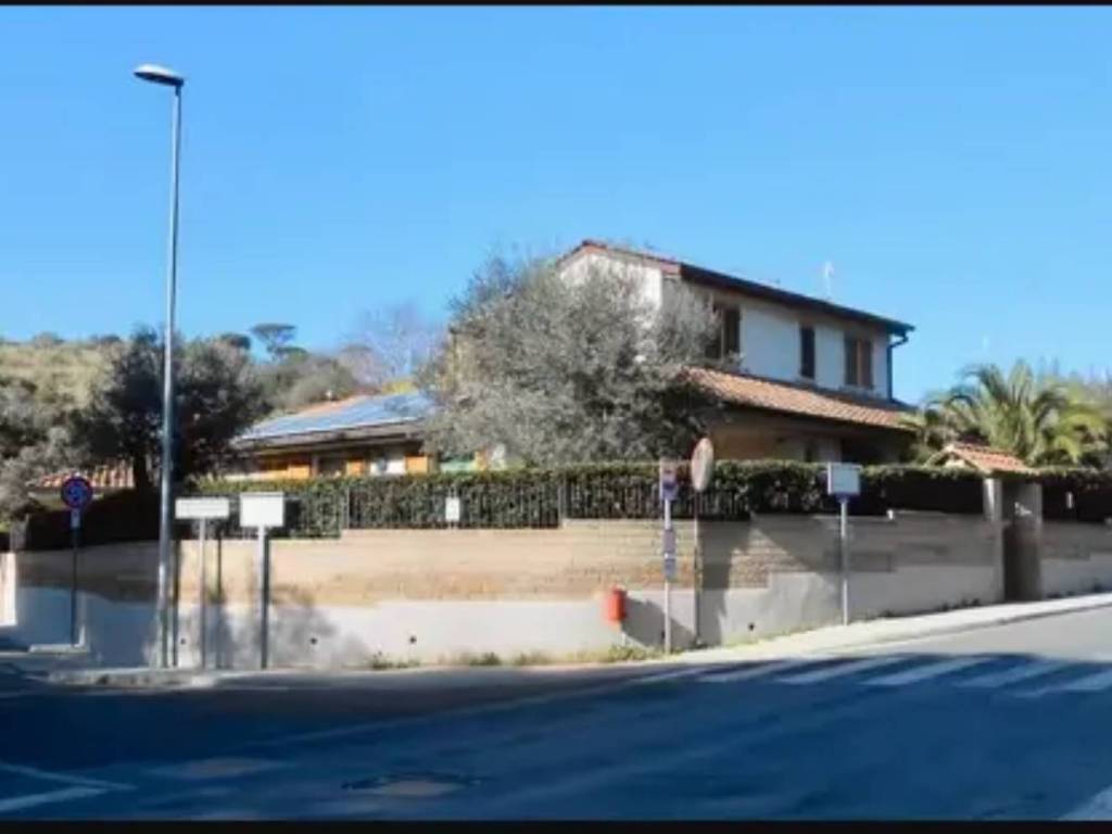 casa indipendente in vendita a Piombino