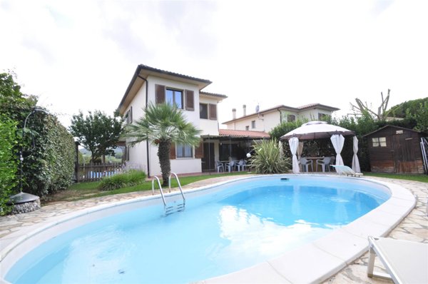 casa indipendente in vendita a Piombino in zona Baratti