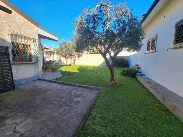 casa indipendente in vendita a Piombino