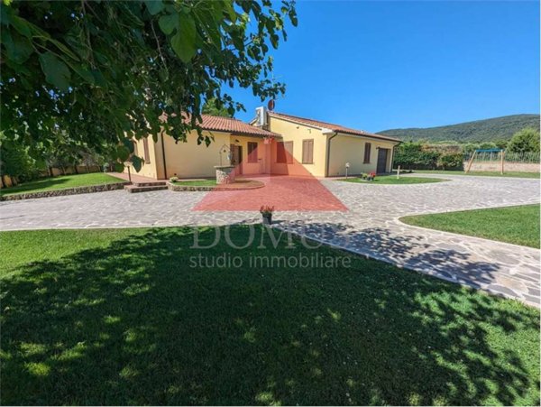 casa indipendente in vendita a Piombino