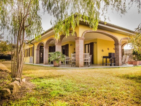 casa indipendente in vendita a Piombino in zona Baratti