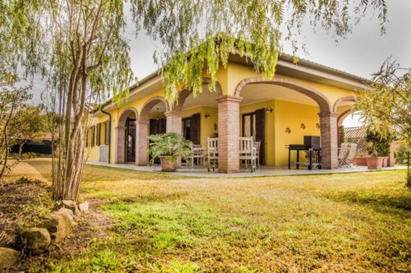 casa indipendente in vendita a Piombino in zona Baratti