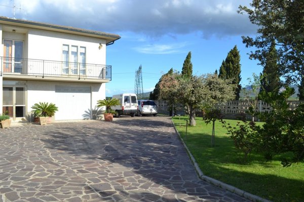 casa indipendente in vendita a Piombino
