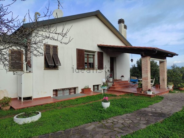 casa indipendente in vendita a Piombino in zona Baratti