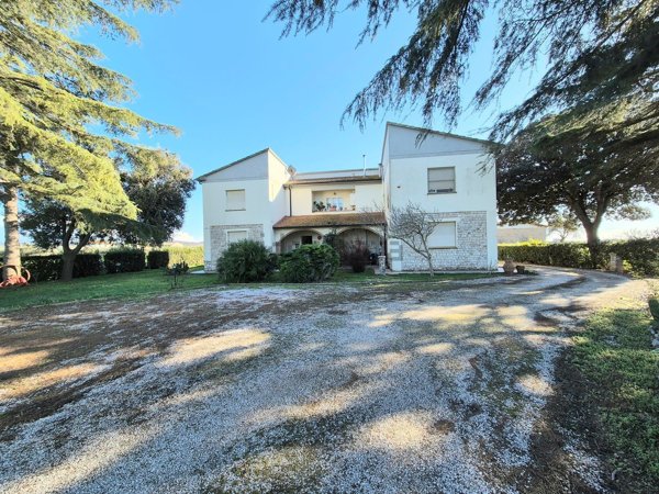 casa indipendente in vendita a Piombino