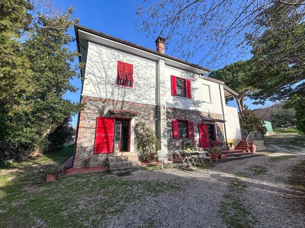 casa indipendente in vendita a Piombino