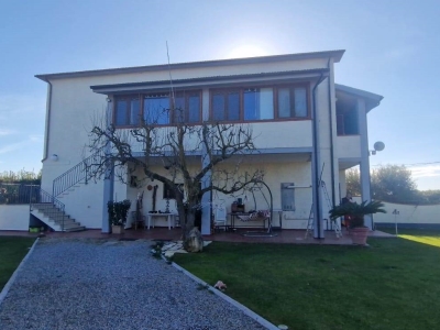 casa indipendente in vendita a Piombino