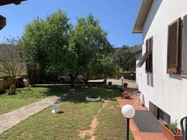 casa indipendente in vendita a Piombino