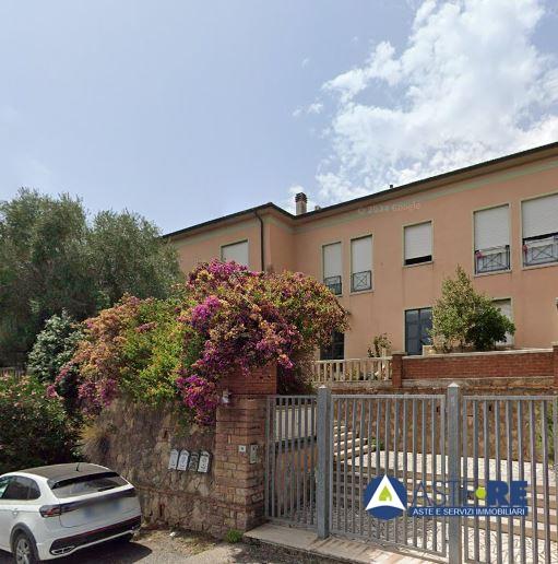 locale commerciale in vendita a Piombino