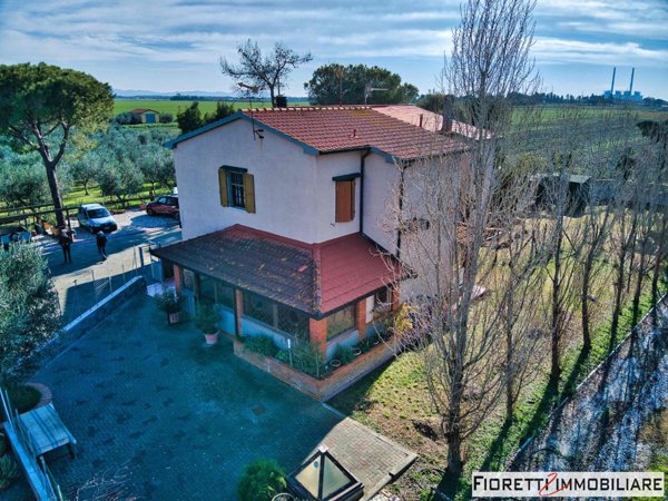 casa indipendente in vendita a Piombino