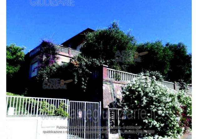 casa indipendente in vendita a Piombino