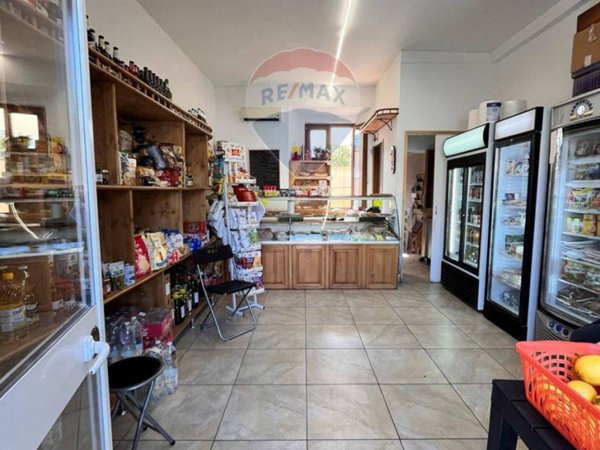 negozio in vendita a Piombino in zona Fiorentina