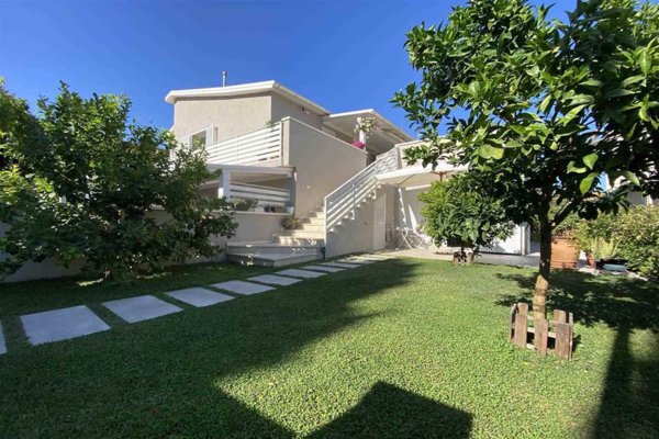 casa indipendente in vendita a Piombino in zona Baratti