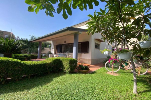 casa indipendente in vendita a Piombino