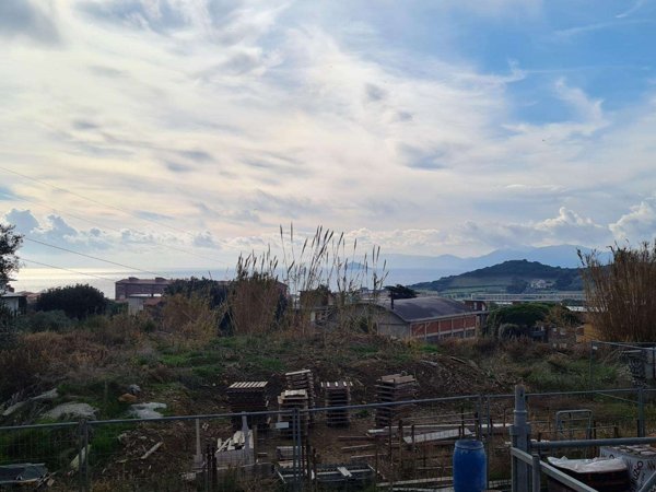 casa indipendente in vendita a Piombino