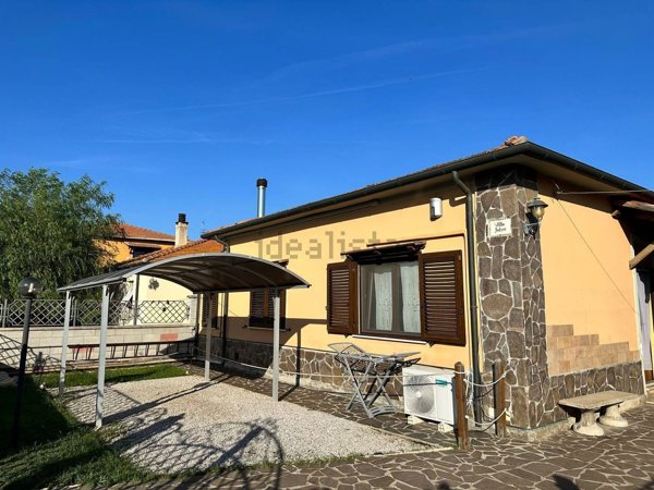 casa indipendente in vendita a Piombino